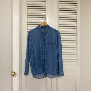 💛SOLD💛NWOT Levi’s Boyfriend Fit Lyocell Chambray Shirt